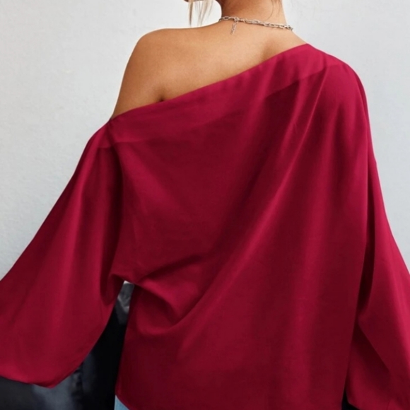 SHEIN GRAPHIC ASYMMETRICAL NECK LANTERN SLEEVE - Picture 4 of 4